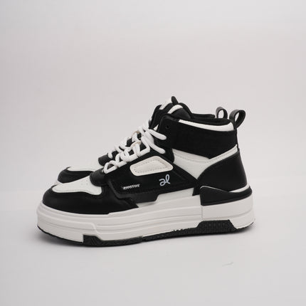 Tenis en bota blancos con negro