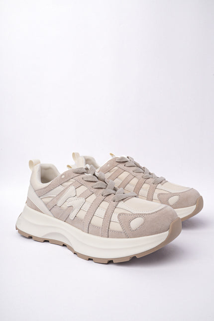 Tenis gris con beige y diseño líneas