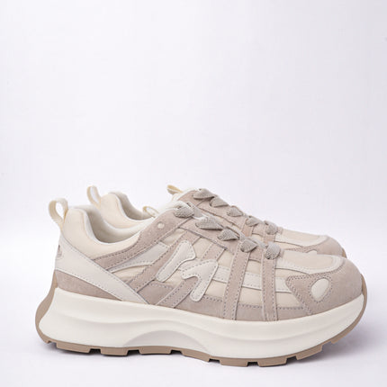 Tenis gris con beige y diseño líneas