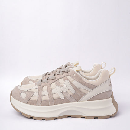 Tenis gris con beige y diseño líneas