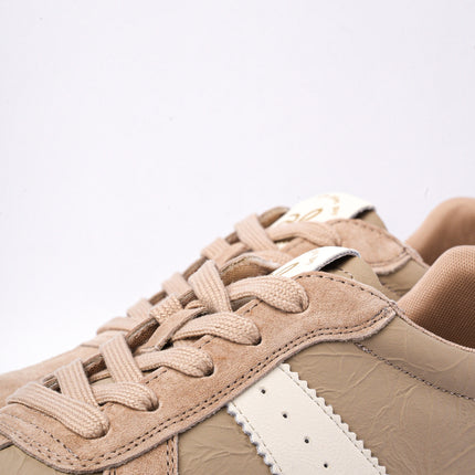 Tenis kaki con blanco y gamuza