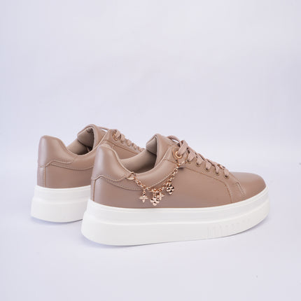 Tenis kaki con cadena