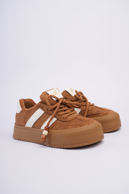 Tenis miel con líneas y plataforma