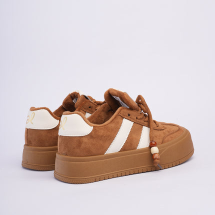 Tenis miel con líneas y plataforma