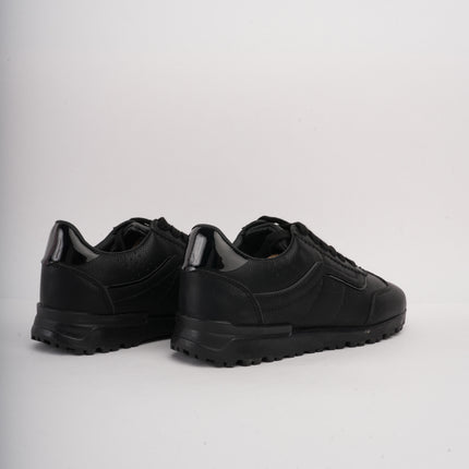 Tenis negros bajos básicos