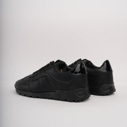 Tenis negros bajos básicos