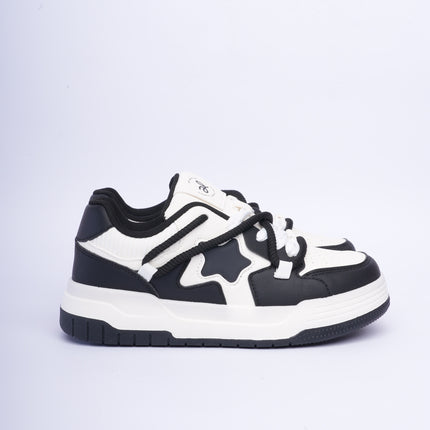 Tenis negros con blanco diseño estrella