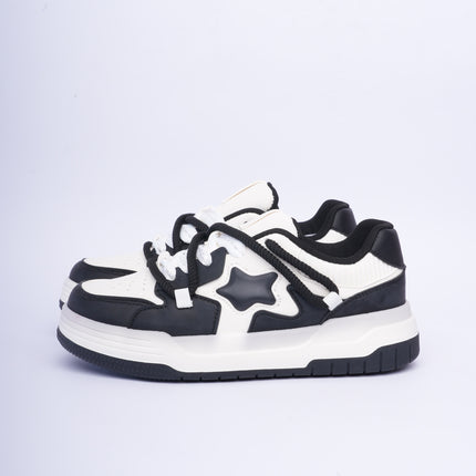 Tenis negros con blanco diseño estrella
