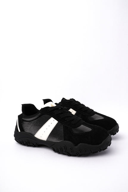 Tenis negros con blanco y gamuza