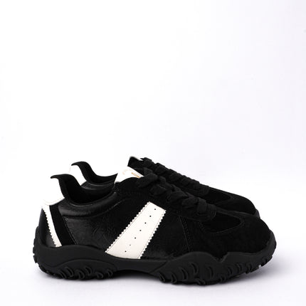 Tenis negros con blanco y gamuza