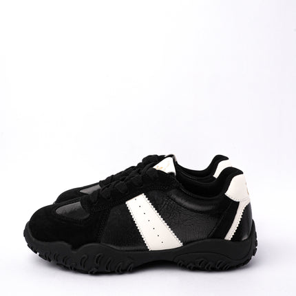 Tenis negros con blanco y gamuza