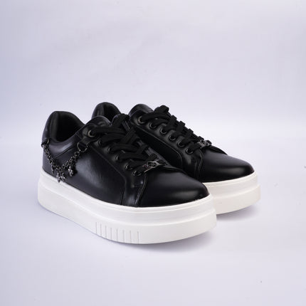 Tenis negros con cadena