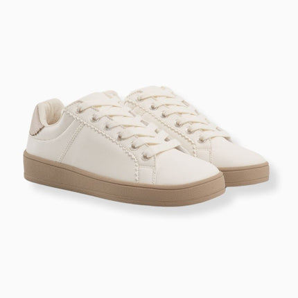Tenis planos beige clásicos