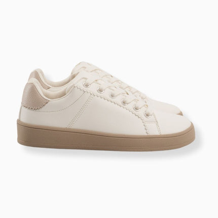Tenis planos beige clásicos