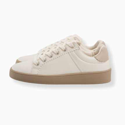 Tenis planos beige clásicos