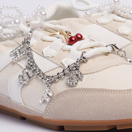 Tenis planos beige con charms
