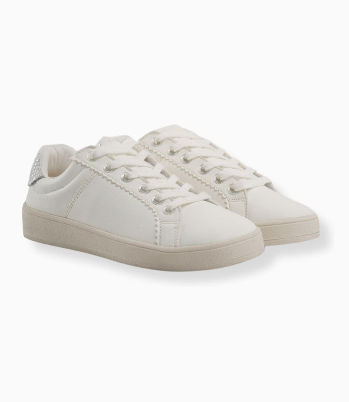 Tenis planos blancos clásicos