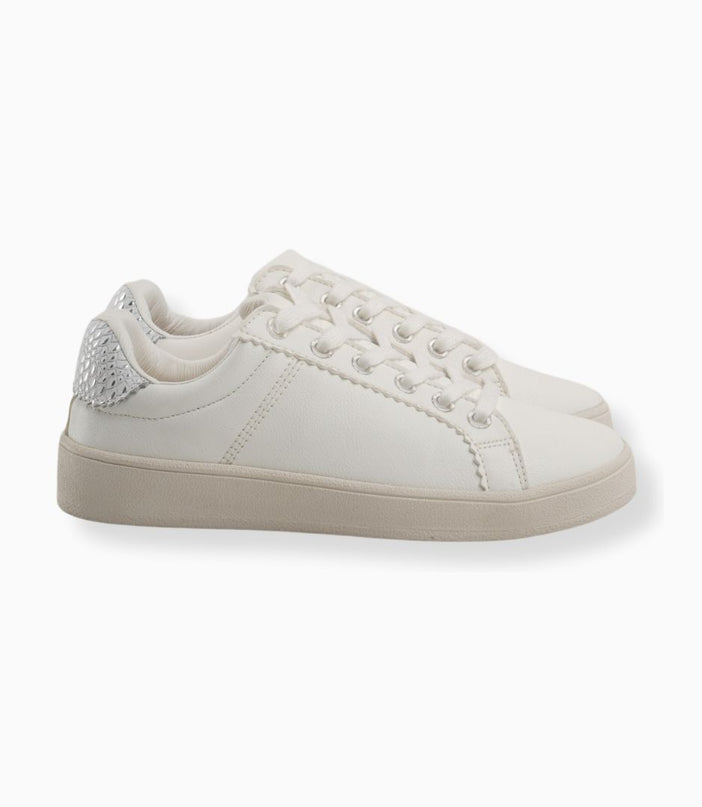 Tenis planos blancos clásicos