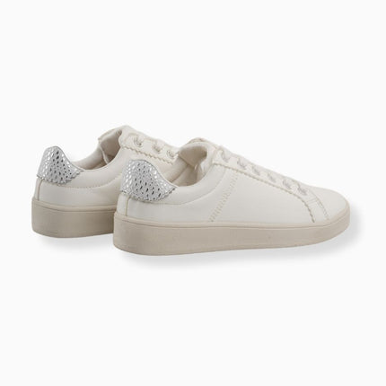 Tenis planos blancos clásicos