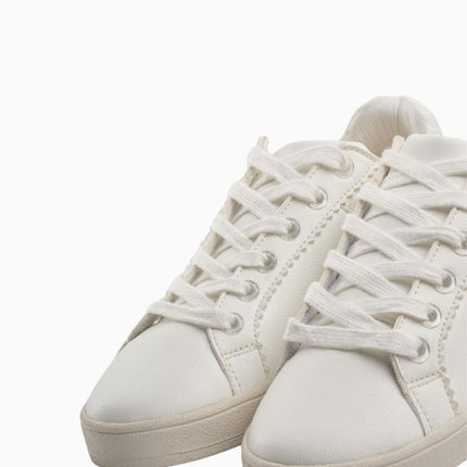 Tenis planos blancos clásicos