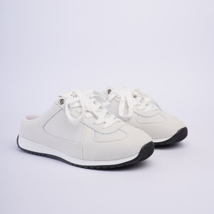 Tenis planos blancos destalonados