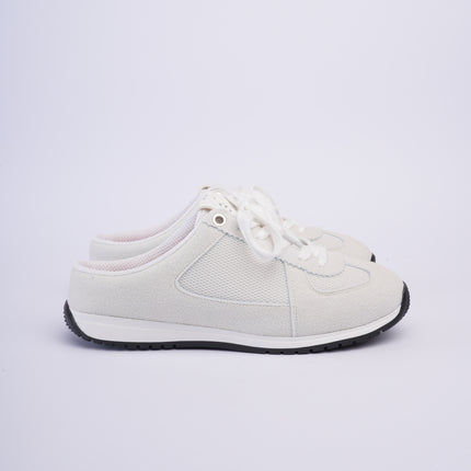 Tenis planos blancos destalonados