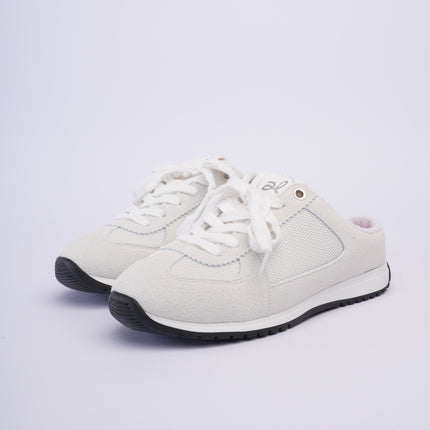 Tenis planos blancos destalonados