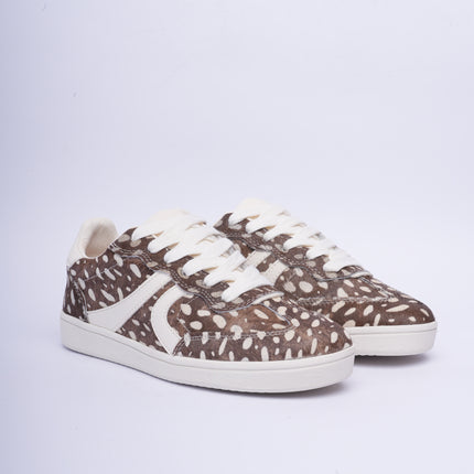 Tenis planos en cuero animal print café