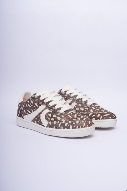 Tenis planos en cuero animal print café
