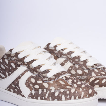 Tenis planos en cuero animal print café