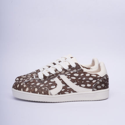 Tenis planos en cuero animal print café