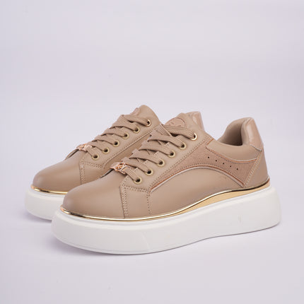 Tenis plataforma beige con dorado y diseño texturizado