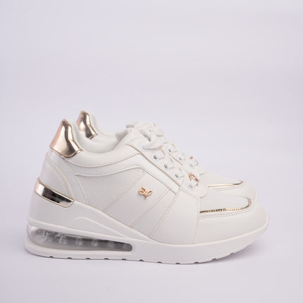 Tenis plataforma blancos con cámara de aire y detalles metálicos