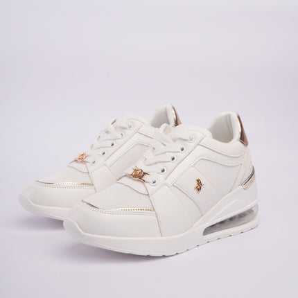 Tenis plataforma blancos con cámara de aire y detalles metálicos