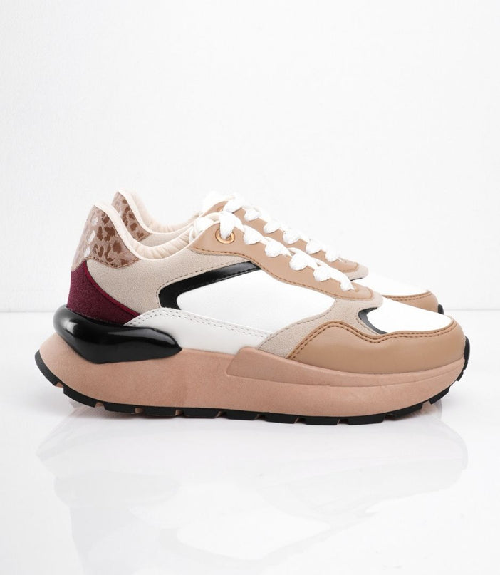 Tenis plataforma café con blanco y detalles