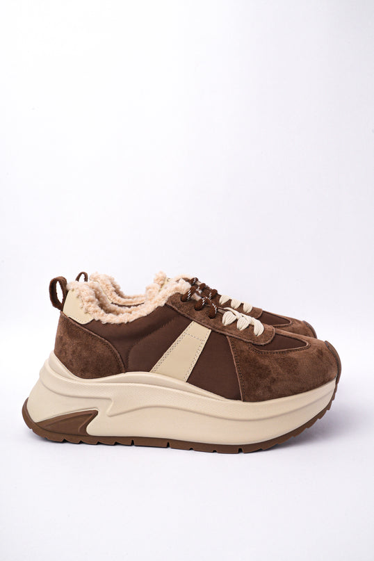 Tenis plataforma café con peluche interno