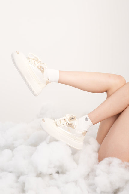 Tenis plataforma crema con beige