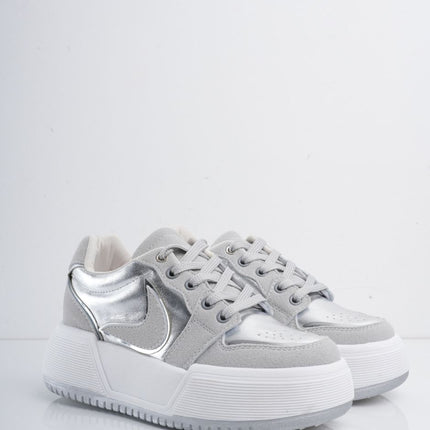 Tenis plateados con plataforma