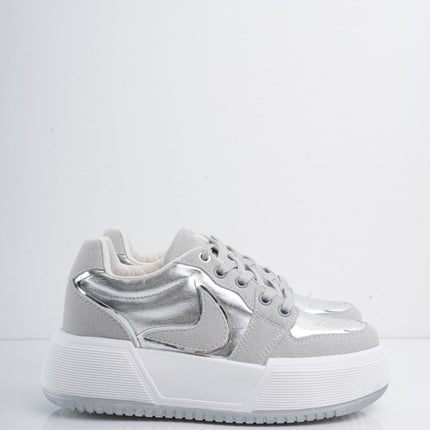 Tenis plateados con plataforma