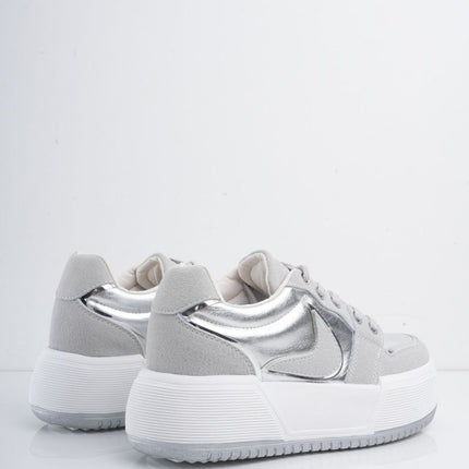 Tenis plateados con plataforma
