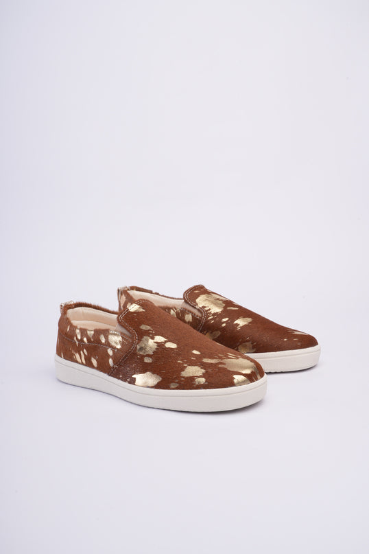 Tenis slip on en cuero tipo western