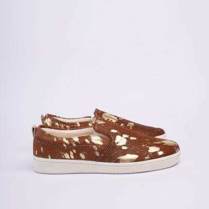 Tenis slip on en cuero tipo western