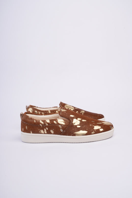 Tenis slip on en cuero tipo western
