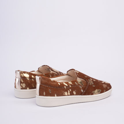 Tenis slip on en cuero tipo western