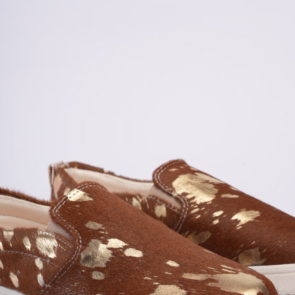 Tenis slip on en cuero tipo western