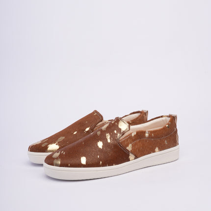 Tenis slip on en cuero tipo western
