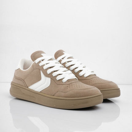 Tenis taupe con lateral blanco