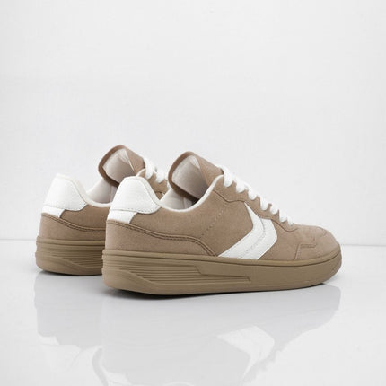 Tenis taupe con lateral blanco