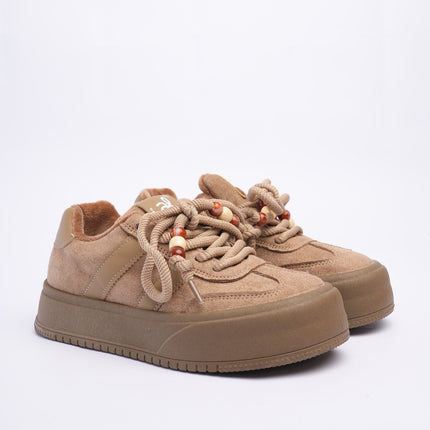 Tenis taupe con líneas y plataforma