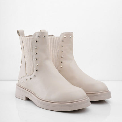 Botines beige clásicos con taches